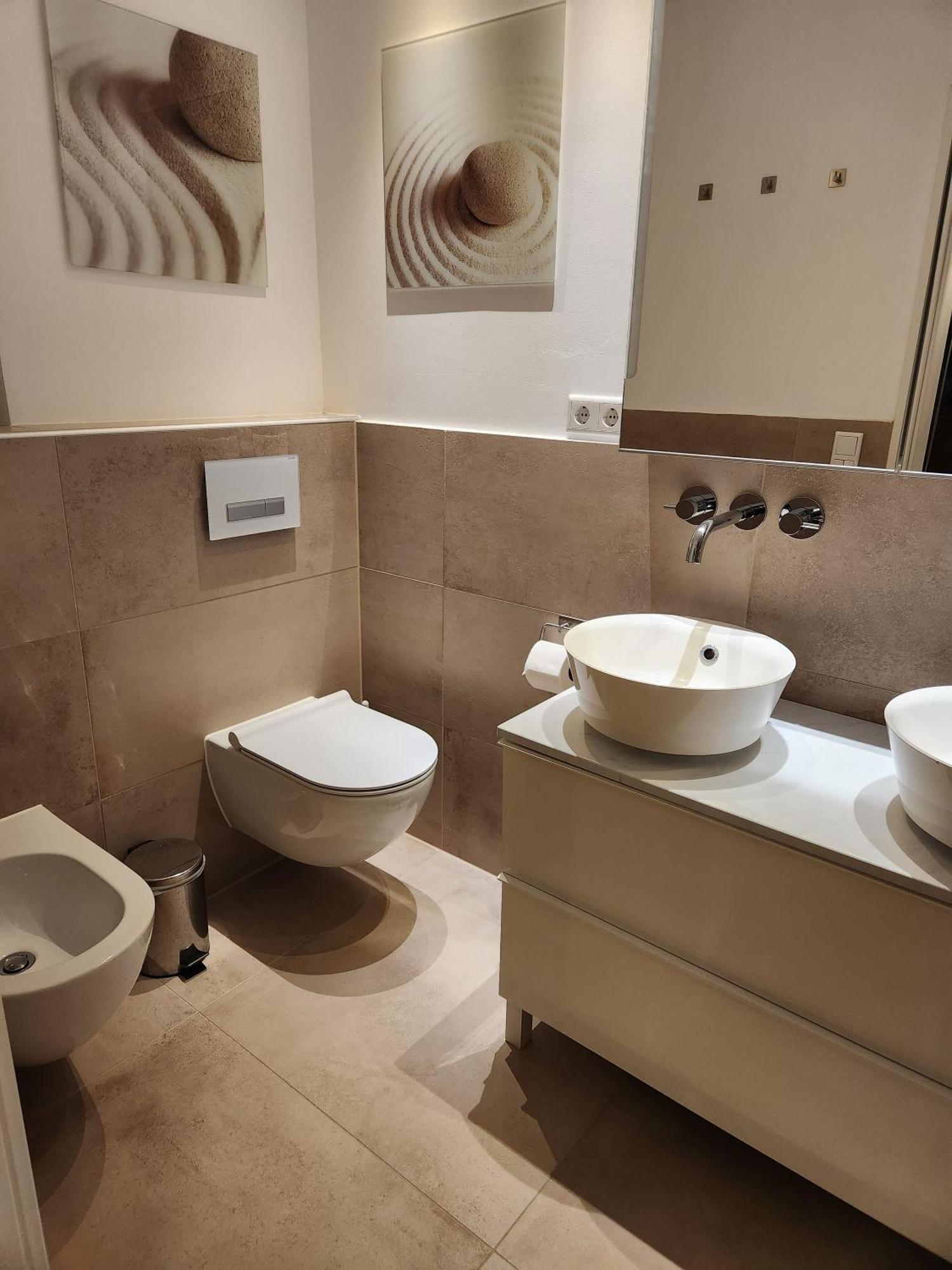 Zuhause 2 * Düsseldorf
